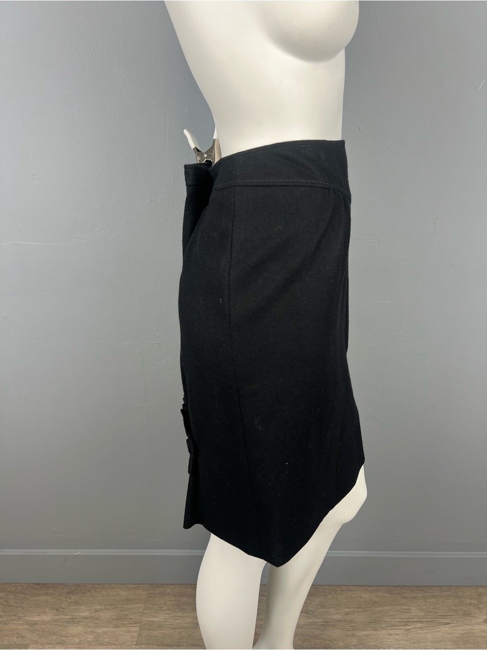 Vintage Valentino Black Ruffle Detail Knee-Length Skirt made in Italy - Picture 3 of 6